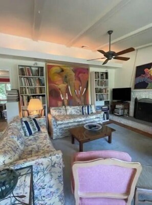 Refrigerador, horno, lavavajillas y cafetera y tetera 