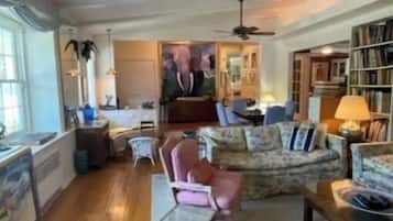 Fridge, oven, dishwasher, coffee/tea maker