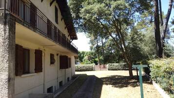 Enceinte de lâhĂ©bergement