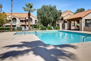 Outdoor pool - Papago Park Pad (Tempe)