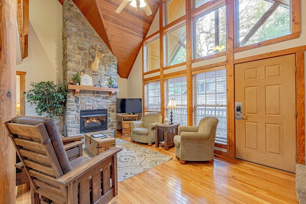 TV, fireplace, DVD player