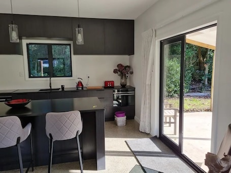Fridge, microwave, oven, stovetop. Cheerful 2-bedroom villa garden setting near beach