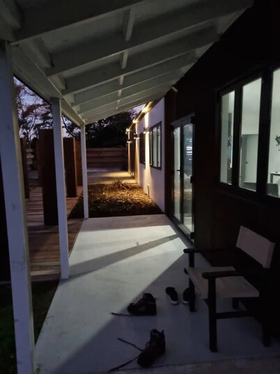 Cheerful 2-bedroom villa garden setting near beach