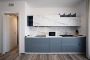 Frigorifero, microonde, forno, lavastoviglie