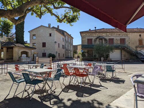 Le gai ruisseau - villa Gard provençal avec piscine - 10/12 personnes