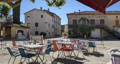 Le gai ruisseau - villa Gard provençal avec piscine - 10/12 personnes