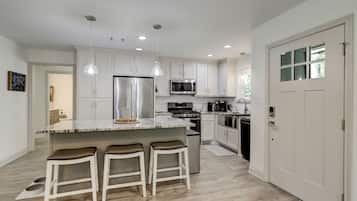 冰箱、微波炉、烤箱、炉灶