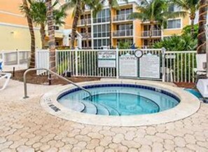 A heated pool - Relaxing Getaway Location to Explore the Keys (Marathon)