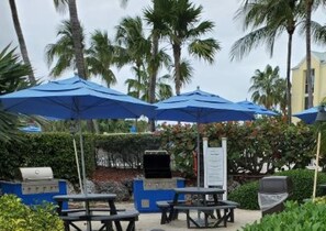 Outdoor dining - Relaxing Getaway Location to Explore the Keys (Marathon)