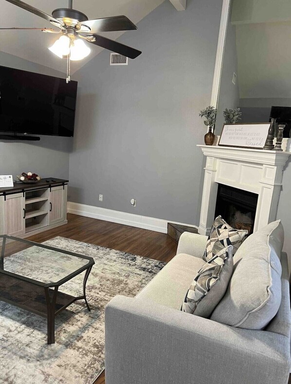 Smart TV, fireplace, stereo