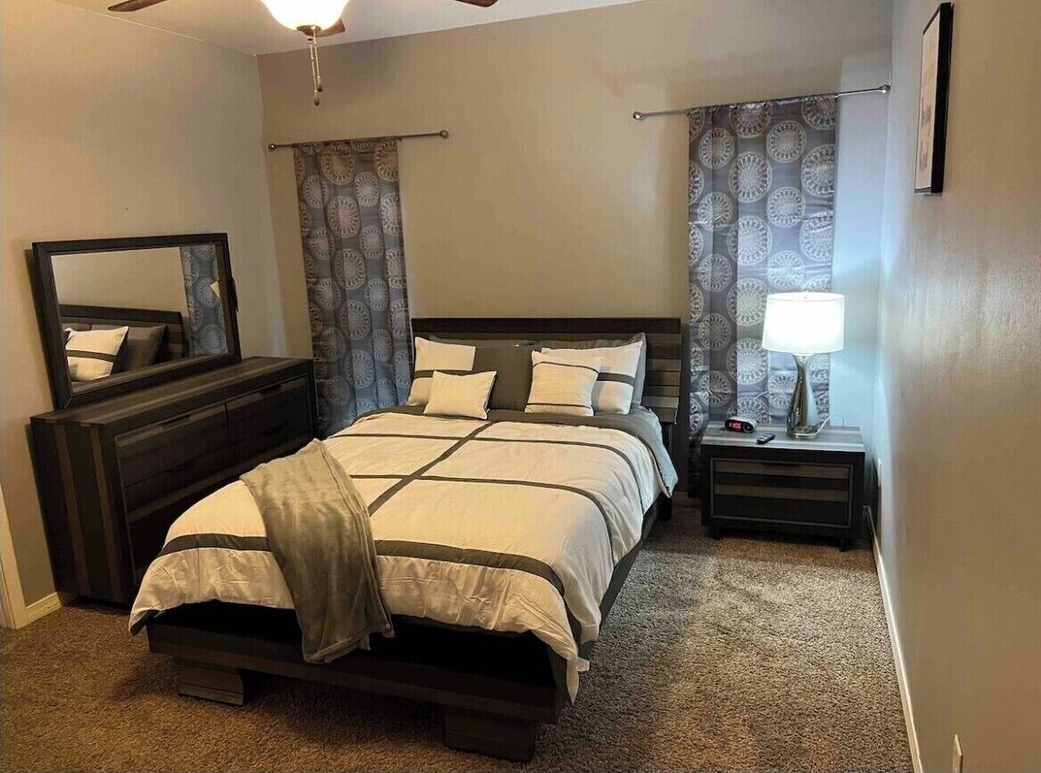 2 chambres, fer et planche à repasser, Wi-Fi, draps fournis