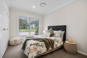 5 bedrooms, iron/ironing board, travel cot, bed sheets