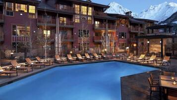 Outdoor pool, a heated pool