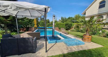 Ferienwohnung mit Pool und Internet