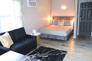 1 habitación, escritorio, tabla de planchar con plancha y wifi