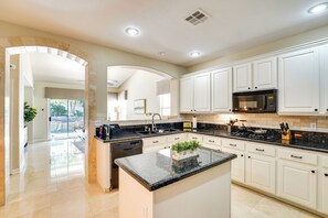 Fridge, microwave, stovetop, dishwasher