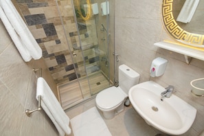 Deluxe Double Room | Bathroom - The Kmt collection Hotel (Cairo)
