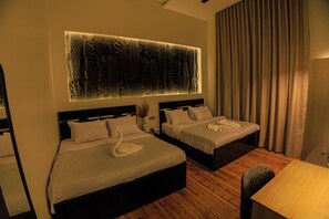 Deluxe Studio Suite | Egyptian cotton sheets, premium bedding, memory foam beds, in-room safe
