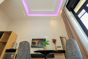 Deluxe Double Room | Egyptian cotton sheets, premium bedding, memory-foam beds, in-room safe - The Kmt collection Hotel (Cairo)