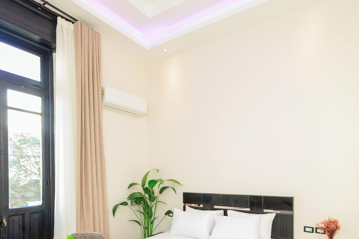 豪華雙人房 | 埃及棉床單、高級寢具、記憶棉床墊、房內夾萬