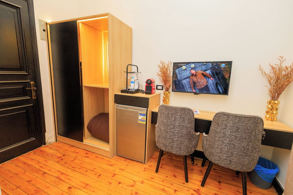 Egyptian cotton sheets, premium bedding, memory-foam beds, in-room safe