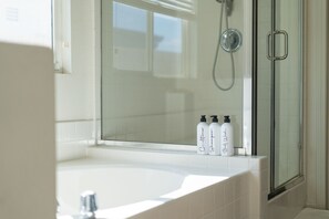 Combined shower/tub, hair dryer, towels, soap