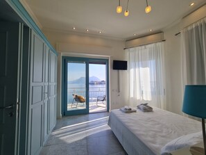 4 bedrooms, in-room safe, iron/ironing board, free WiFi