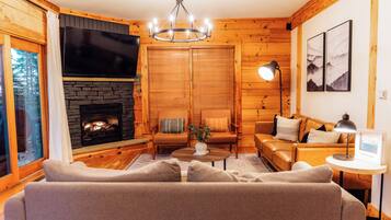Una Smart TV, una chimenea