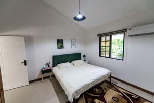 Caja de seguridad en la habitación y escritorio 