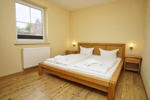 1 bedroom, WiFi - Chic apartment with terrace, free swimming pool & sauna - Haus De niege Wech apartment 01 (Mönchgut)