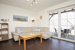 TV, stereo - Chic apartment with terrace, free swimming pool & sauna - Haus De niege Wech FeWo 02 (Mönchgut)