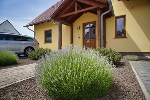 Property grounds - Chic apartment with terrace, free swimming pool & sauna - Haus De niege Wech FeWo 02 (Mönchgut)