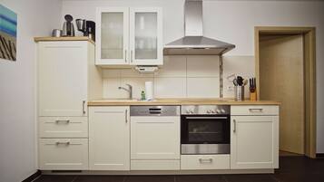 Kühlschrank, Ofen, Herdplatte, Geschirrspüler