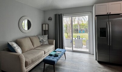 SeaShell Suite on waterfront property with FREE kayaks, bikes and fishing poles
