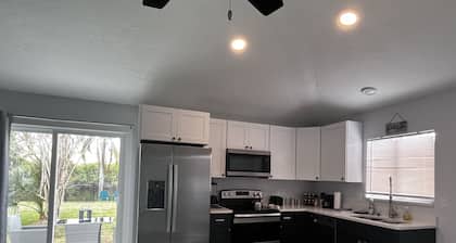 Sea Shell Suite 5 star rated is minutes from Warm Mineral Springs and beaches.