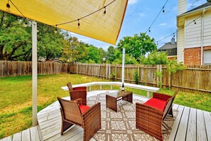 Terrace/patio - Large Dog Friendly House w/ Fenced yard! Sleeps 14 (Austin)