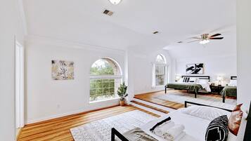 3 dormitorios, escritorio, espacio para trabajar con un portátil