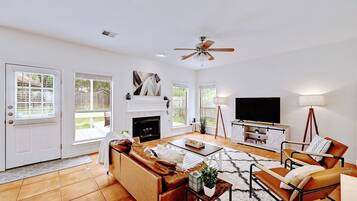 Una Smart TV, libros