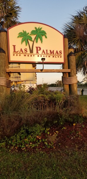 Welcome to Las Palmas, located at 930 West Beach Blvd, amidst lush greenery.