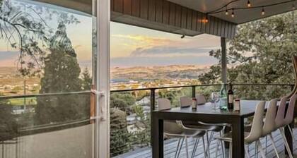 River Club: watch a movie outdoors under the stars, private hot tub, fire pit