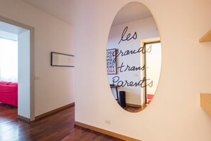 Interior - Vittoria Luxury Two Bedroom Apartment (Roma)