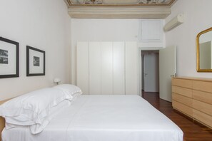 2 bedrooms, WiFi, bed sheets - Vittoria Luxury Two Bedroom Apartment (Roma)
