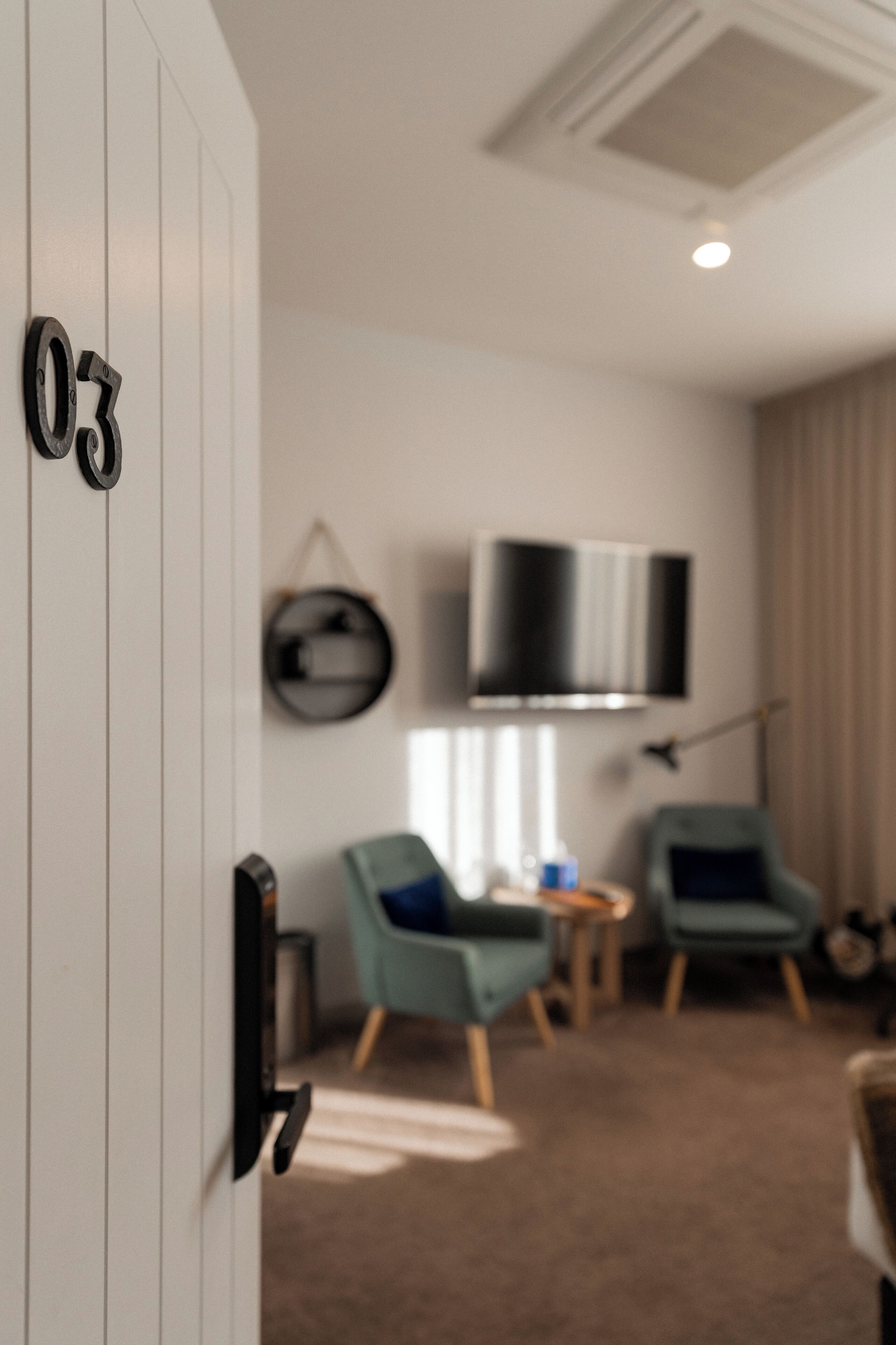 Suite estudio de lujo, 1 cama King size (King Suite 3) | Área de sala de estar | Smart TV de 55 pulgadas con canales digitales y televisión 