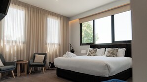 Studio Suite Cao cấp, 1 giường cỡ king (King Suite 4) | Bộ đồ giường cao cấp, nệm Select Comfort, phòng cách âm 