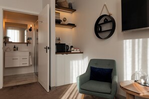 Luxury-Studiosuite, 1 King-Bett (King Suite 3) | Eigene Kochnische | Mini-Kühlschrank, Mikrowelle, Espressomaschine