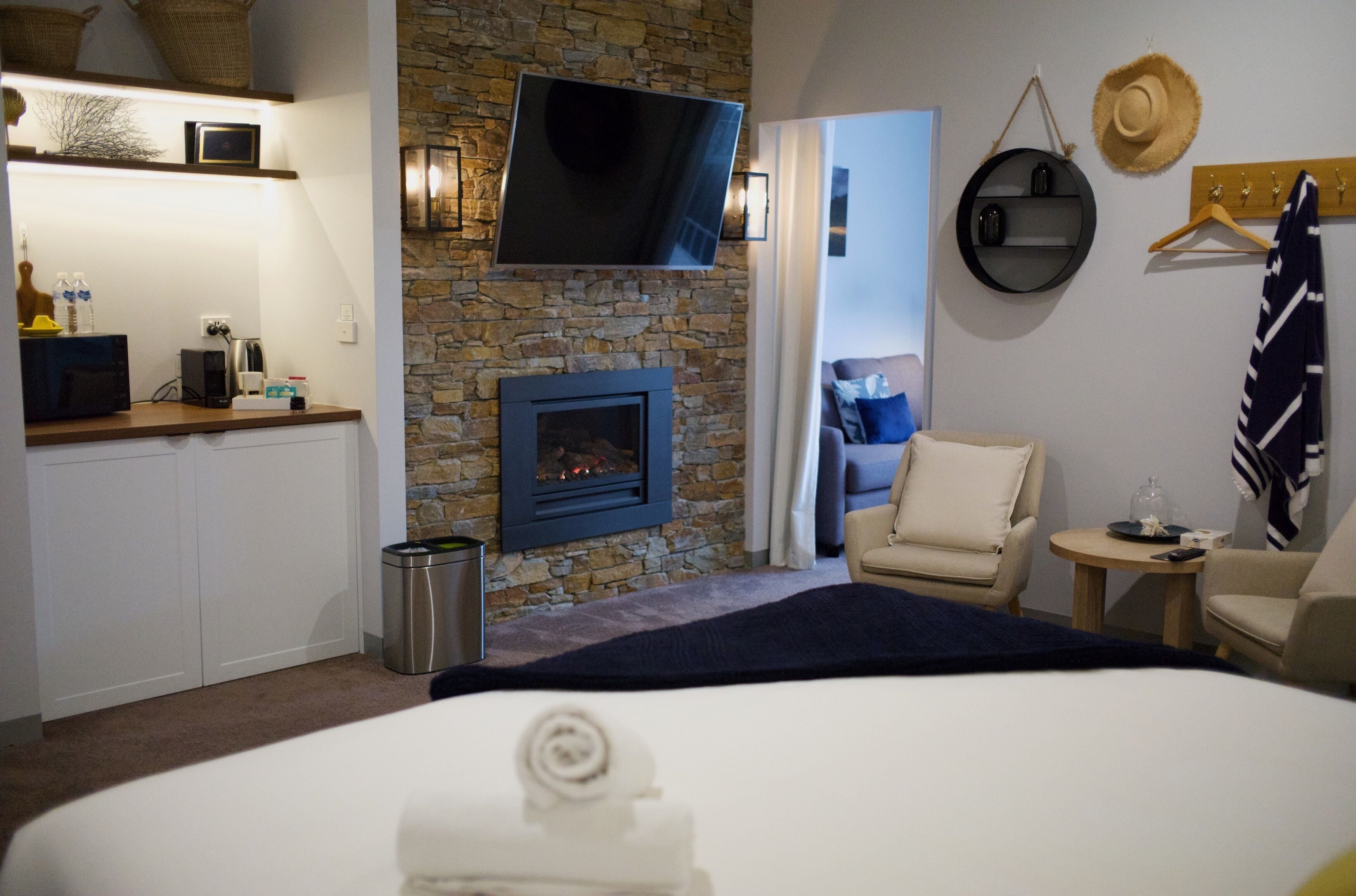 ラグジュアリー スイート 2 ベッドルーム (Family Suite 8) | リビング エリア | 55 インチのスマートテレビ (デジタル放送視聴可)、テレビ