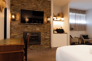 Luxury Room, 1 Bedroom (Family Suite 9) | Private kitchenette