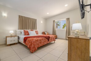 3 quartos, ferros/tábuas de passar roupa, Wi-Fi, roupa de cama