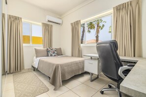 3 chambres, fer et planche à repasser, Wi-Fi, draps fournis