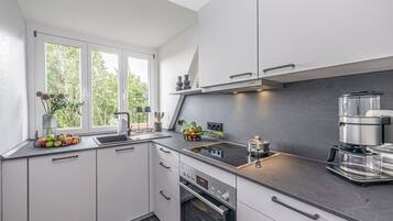 Fridge, microwave, oven, stovetop